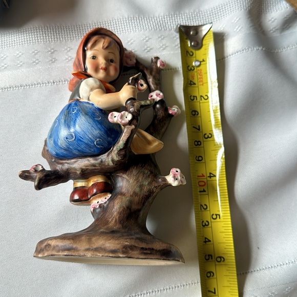 Hummel Apple Tree Girl #141 Crown TMK-1 - Picture 7 of 7